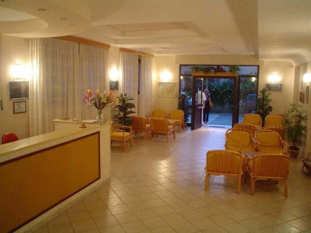 Hotel Virgilio Tropea Esterno foto